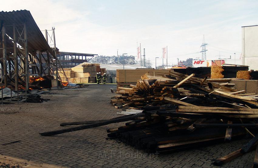 Grossbrand Holzlager Siegburg Industriestr P133.JPG